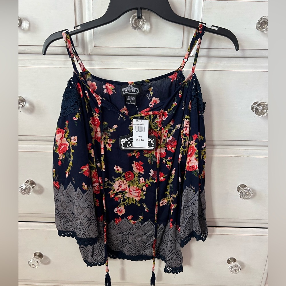 Off the shoulder top - Picture 2 of 5